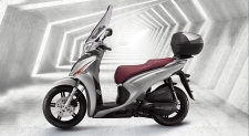 Budget motor scooter Kymco People 150 Review